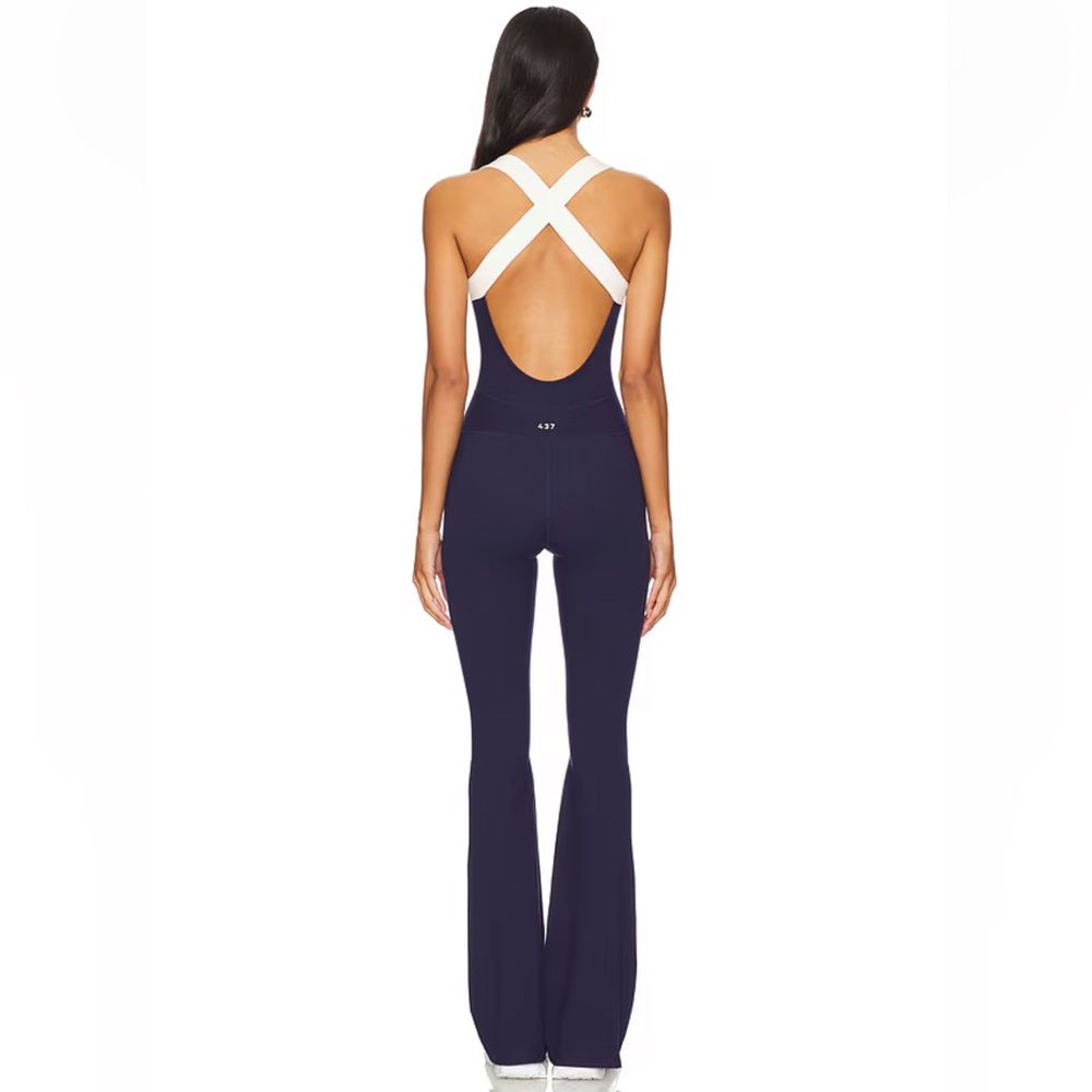 437 Sculpt Onesie Navy and Cream Small